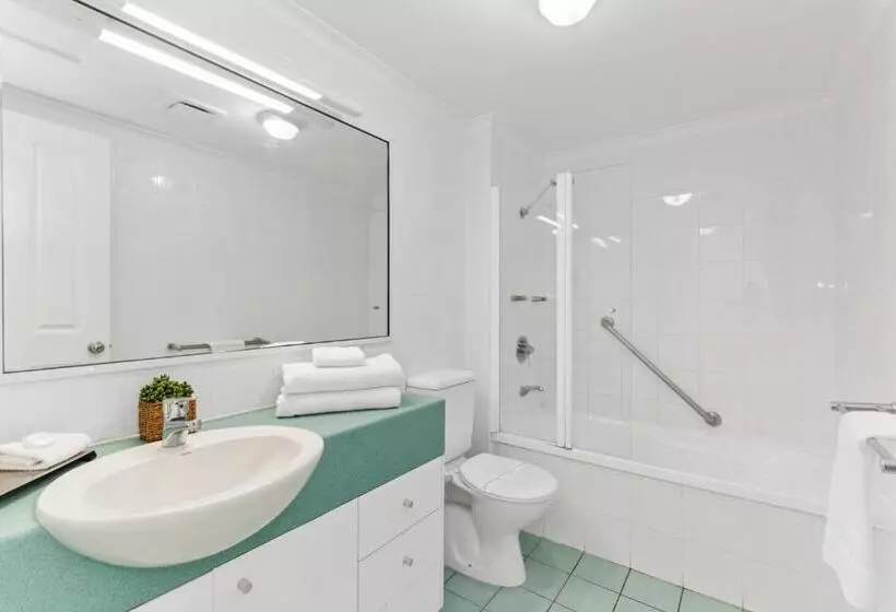 2 Bedroom Apartment with Views, Mariners North Holiday Apartments