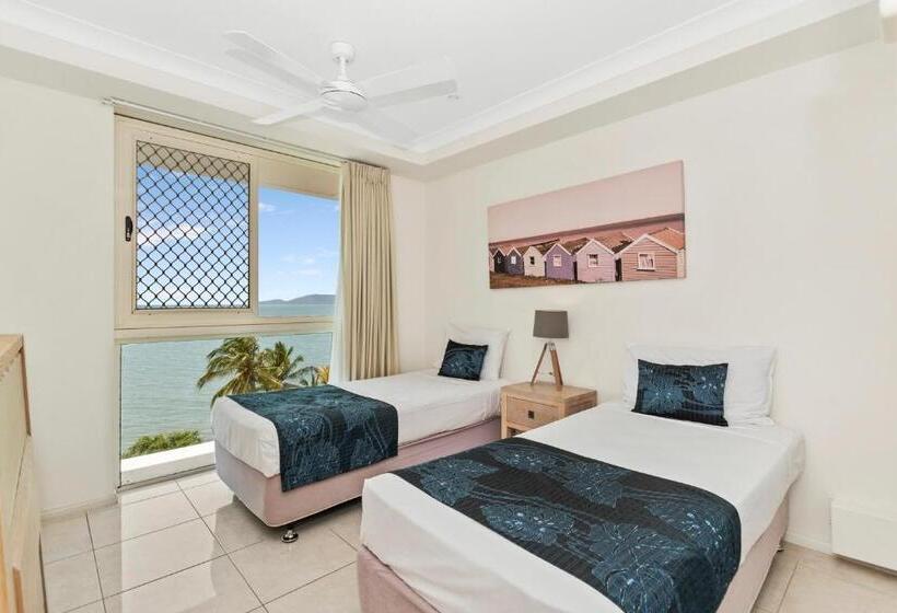 2 Bedroom Apartment with Views, Mariners North Holiday Apartments