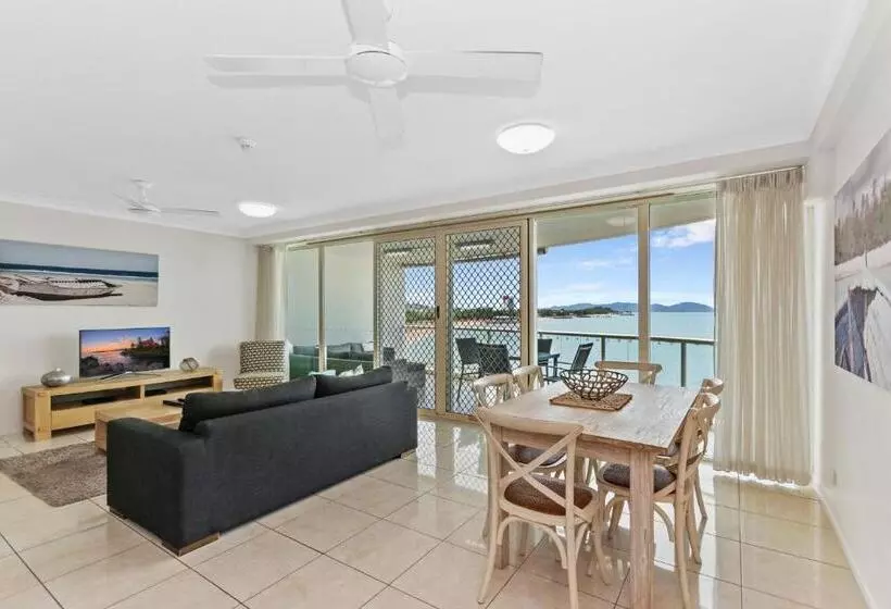 2 Bedroom Apartment with Views, Mariners North Holiday Apartments
