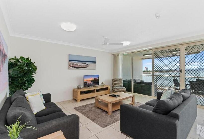 2 Bedroom Apartment with Views, Mariners North Holiday Apartments