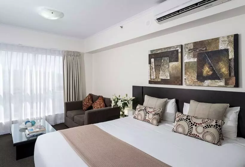 スタンダードスタジオ, Oaks Ipswich Aspire Suites