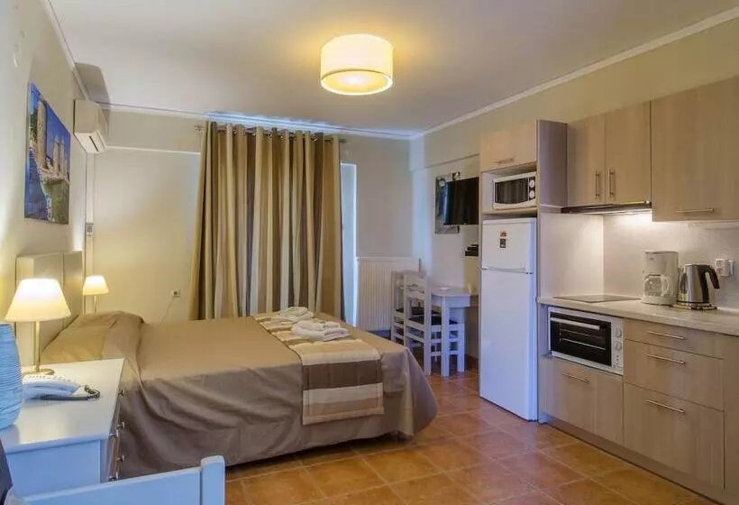 Studio Standard Vista Mare, Plaka Studios