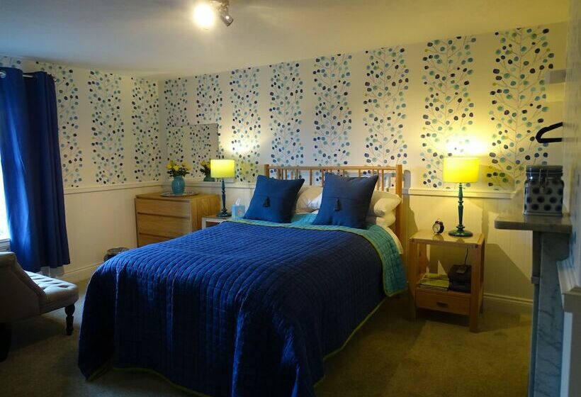 패밀리 룸, Spire House B&b