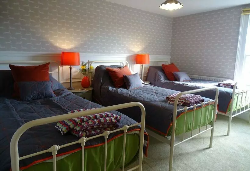 スタンダードトリプルルーム, Spire House B&b