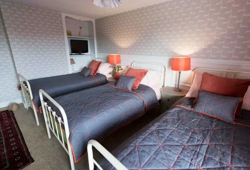 スタンダードトリプルルーム, Spire House B&b