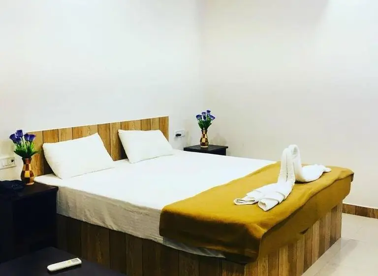 デラックスルーム, Sumit Residency