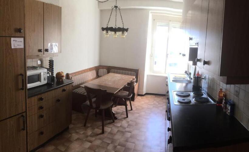 带共用浴室的标准房间, Walters Hostel Interlaken