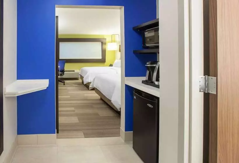 スイート, Holiday Inn Express Hotel & Suites Canton, An Ihg