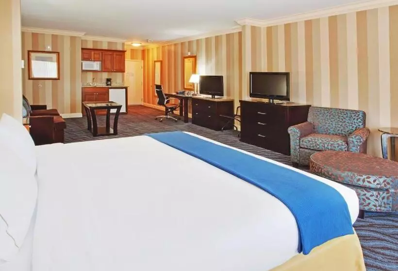 キングサイズベッドのスイートルーム, Holiday Inn Express Hotel & Suites Santa Cruz, An Ihg