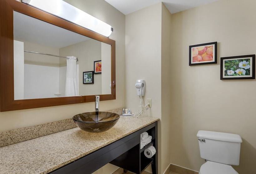 جناح, Comfort & Inn Suites