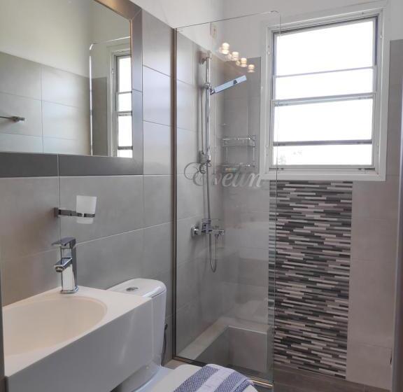 Standard-huone, Evelin