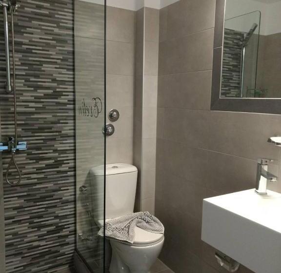 Standard-huone, Evelin