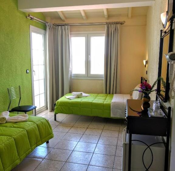 Standard-huone, Evelin