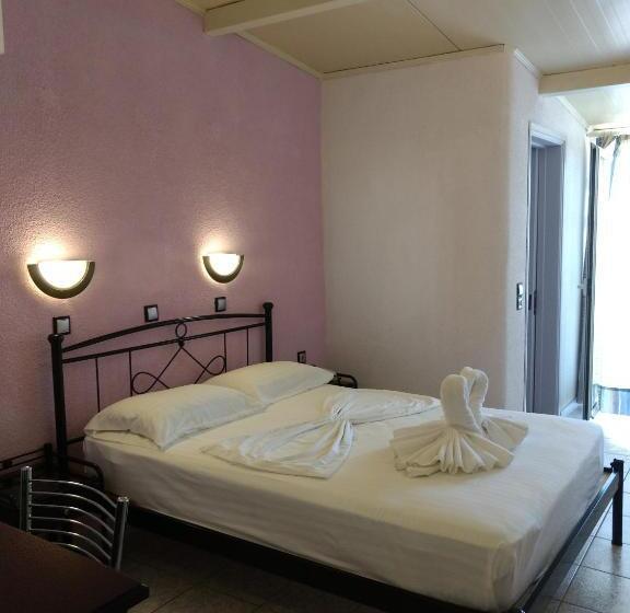 Standard Yhden Hengen Huone, Evelin