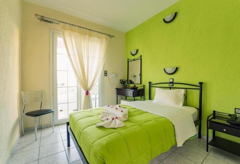 Standard Yhden Hengen Huone, Evelin