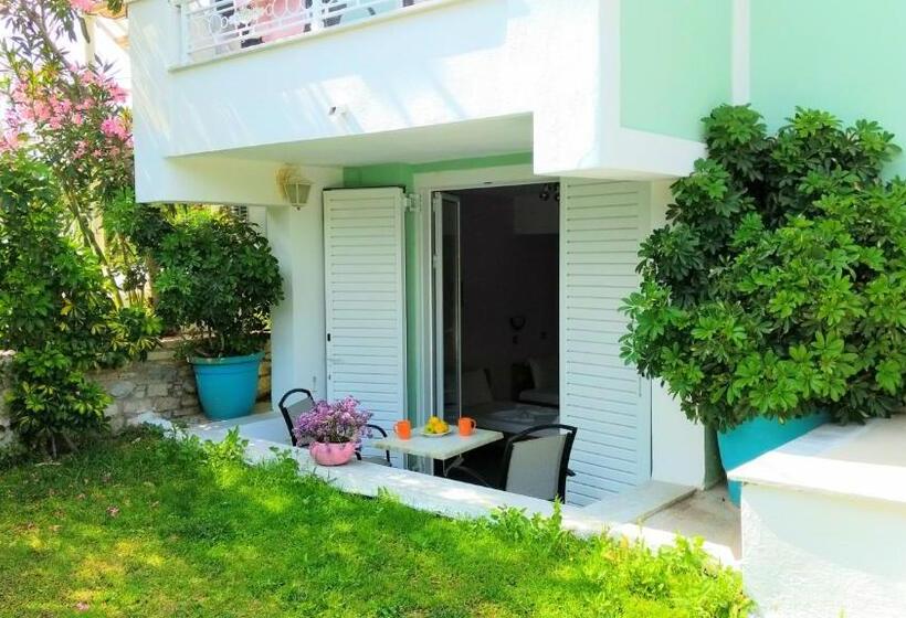 Standard Kolmen Hengen Huone, Evelin