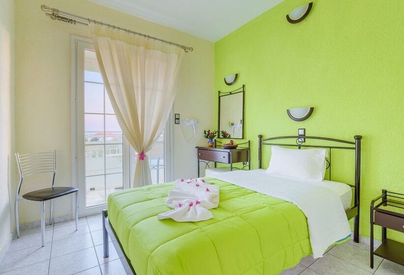 Standard Yhden Hengen Huone, Evelin