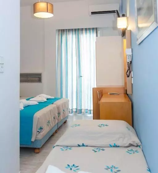 Chambre Triple Standard, Frini