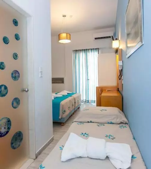 Chambre Triple Standard, Frini