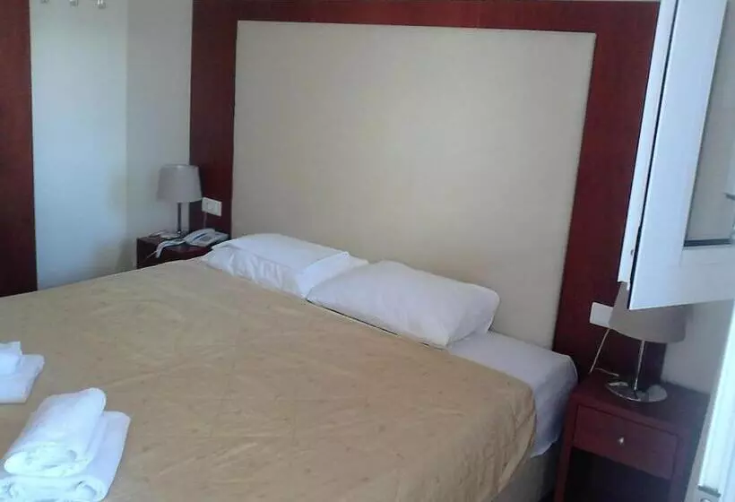 Chambre Standard Rez-de-chaussée, Frini