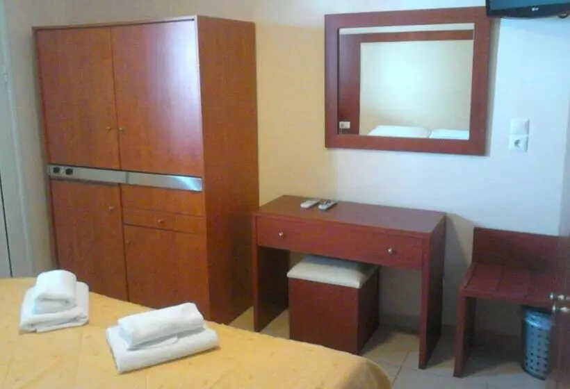 Chambre Standard Rez-de-chaussée, Frini