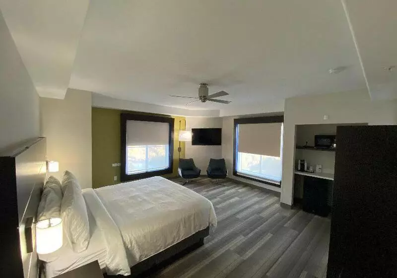キングサイズベッドのスタンダードルーム, Holiday Inn Express Hotel & Suites El Dorado Hills, An Ihg