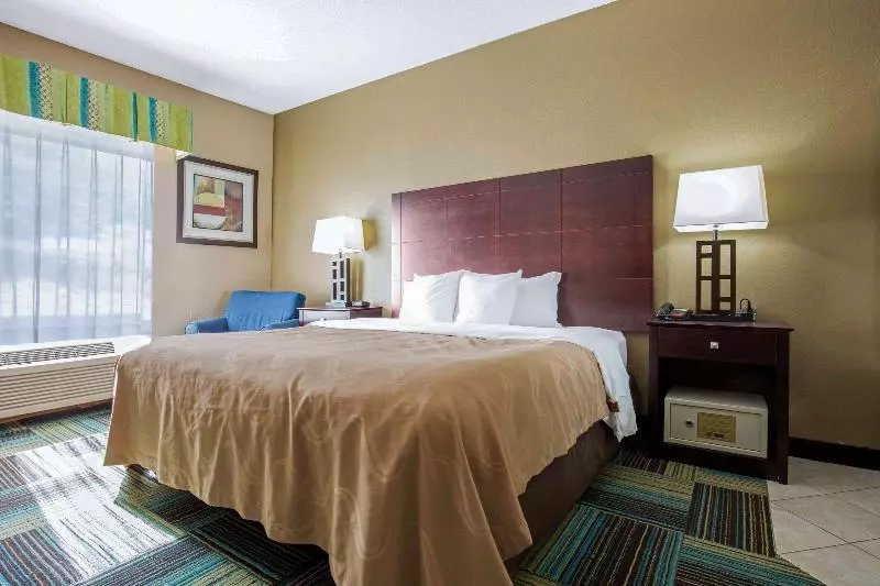 キングサイズベッドのスイートルーム, Holiday Inn Express Hotel & Suites Lake Placid, An Ihg