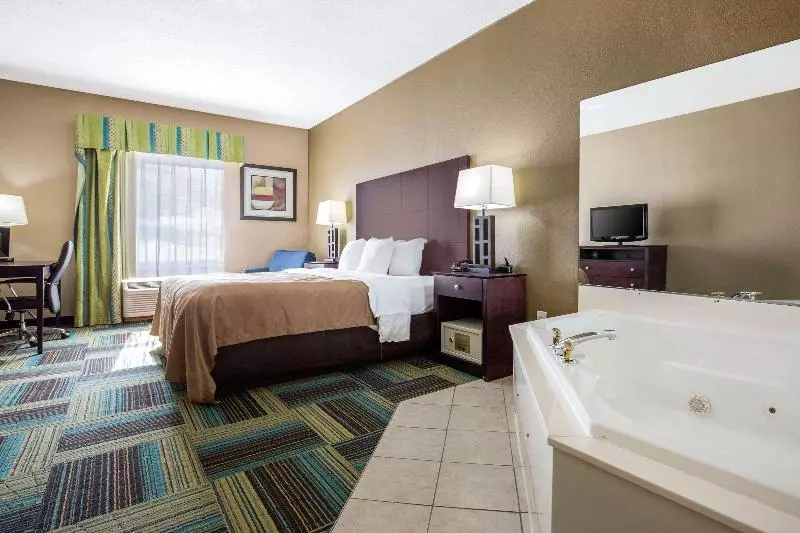 キングサイズベッドのスイートルーム, Holiday Inn Express Hotel & Suites Lake Placid, An Ihg