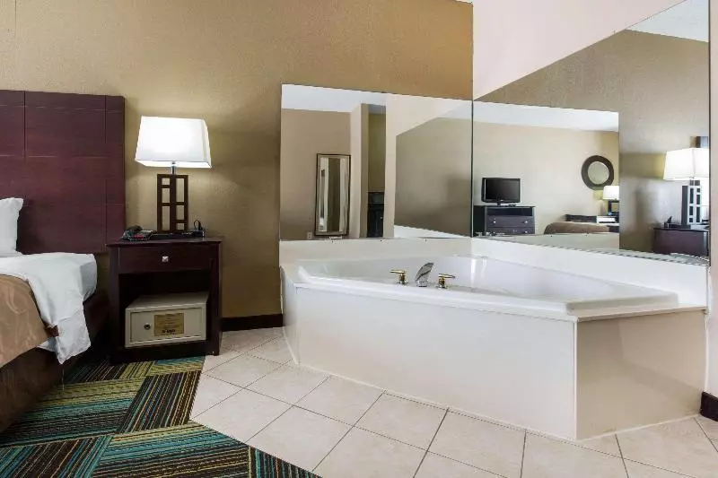 キングサイズベッドのスイートルーム, Holiday Inn Express Hotel & Suites Lake Placid, An Ihg