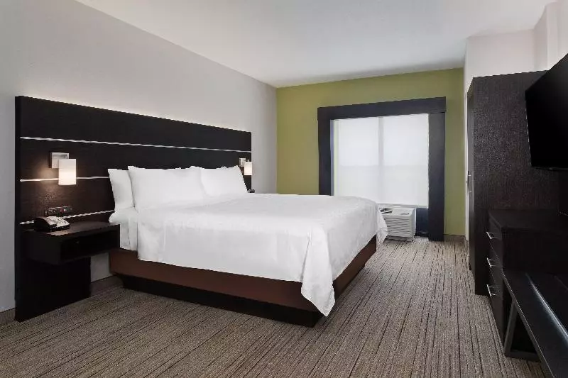キングサイズベッドのスイートルーム, Holiday Inn Express Hotel & Suites Lake Placid, An Ihg