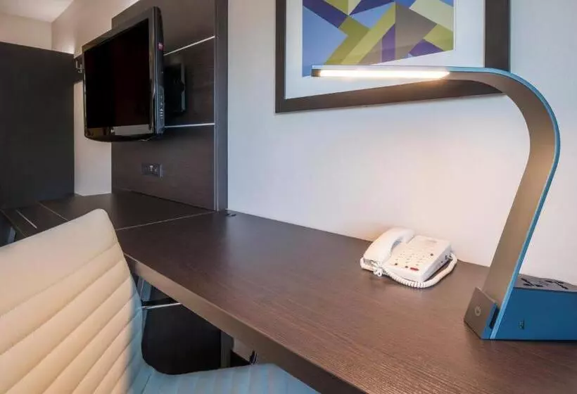 デラックススイート, Holiday Inn Express Hotel & Suites Livermore, An Ihg