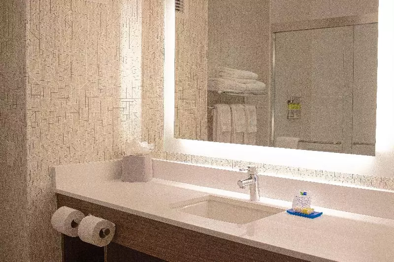 キングサイズベッドのスタンダードルーム, Holiday Inn Express Hotel & Suites Livermore, An Ihg