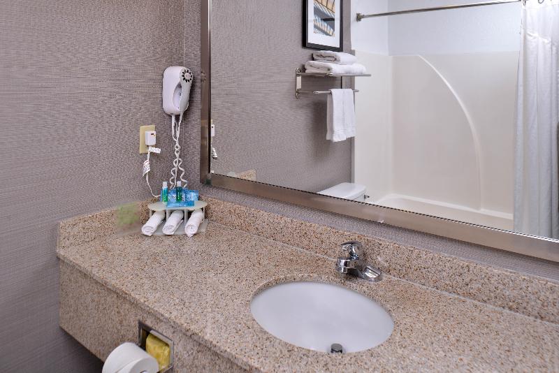 带大床的标准间, Holiday Inn Express Hotel & Suites Lonoke I 40, An Ihg