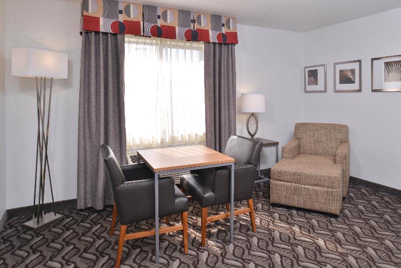 Люкс Кровать Кинг, Holiday Inn Express Hotel & Suites Lonoke I 40, An Ihg