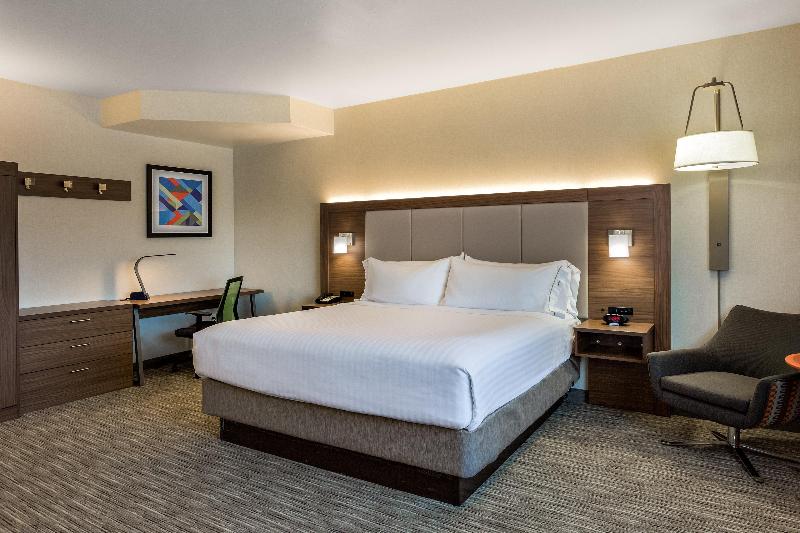 带大床的套房, Holiday Inn Express Hotel & Suites Oroville Lake By Ihg