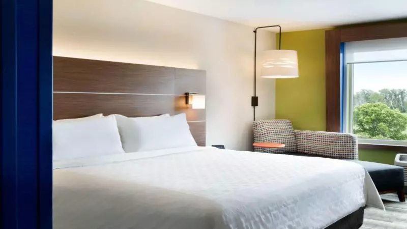 キングサイズベッドのスタンダードルーム, Holiday Inn Express Stuart By Ihg