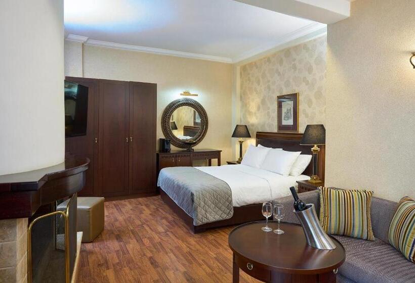 سوییت جونیور, Olympus Mediterranean Boutique