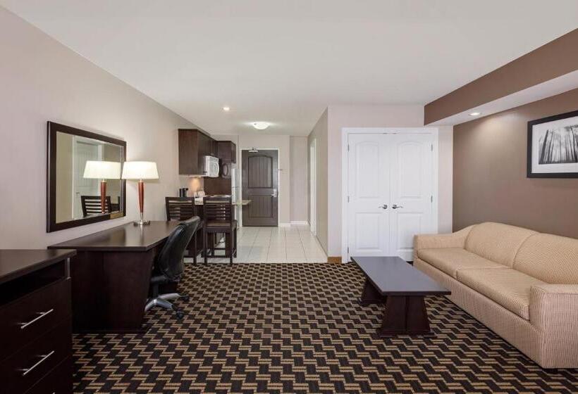 Люкс Deluxe Кровать Кинг, Ramada By Wyndham Cold Lake