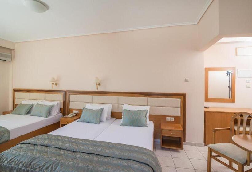 חדר סטנדרט לשלושה, Regina Mare