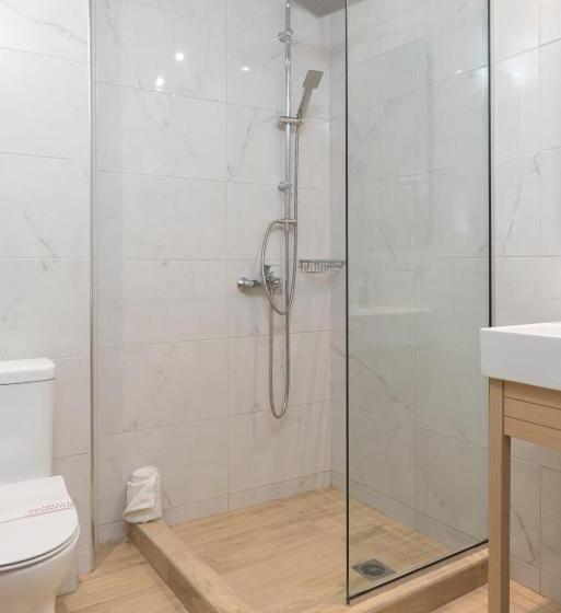 חדר דלוקס לשלושה, Regina Mare