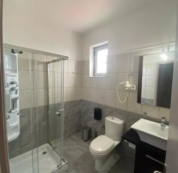 Deluxe Kolmen Hengen Huone, Sozos Inn Hotel Vonitsa