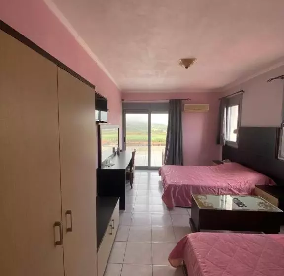 Deluxe Kolmen Hengen Huone, Sozos Inn Hotel Vonitsa