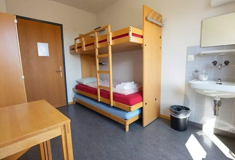 バス共有のスタンダードルーム, Locarno Youth Hostel