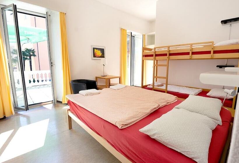 スタンダード４人部屋, Locarno Youth Hostel