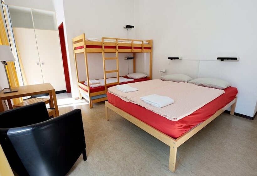 اتاق استاندارد چهار تخته, Locarno Youth Hostel