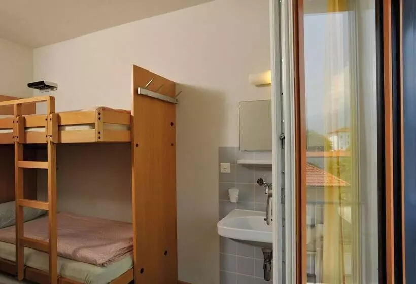 浴室共有スタンダード４人用ルーム, Locarno Youth Hostel