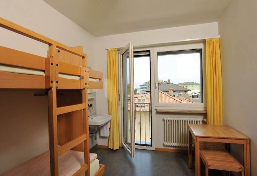اتاق استاندارد چهارنفره با سرویس بهداشتی مشترک, Locarno Youth Hostel