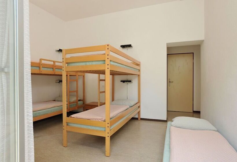 تختخواب در اتاق مشترک, Locarno Youth Hostel