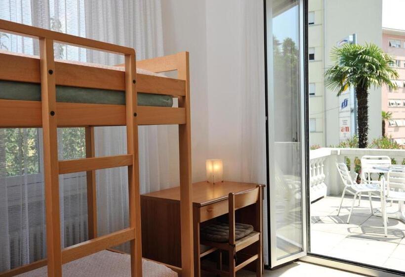 浴室共有スタンダード４人用ルーム, Locarno Youth Hostel