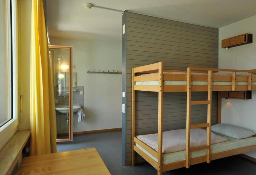 ルームシェアのワンベッド, Locarno Youth Hostel